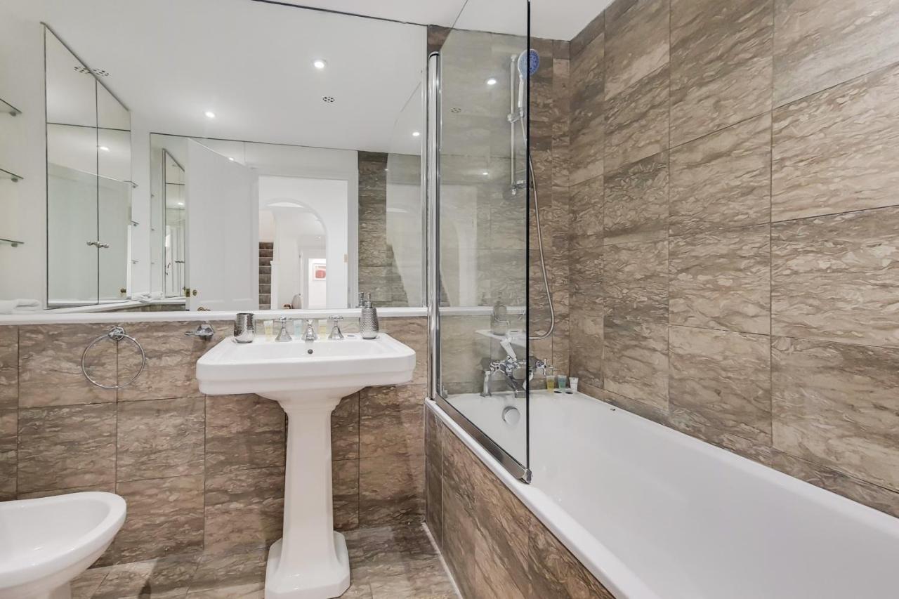Eee Apartment London Bagian luar foto