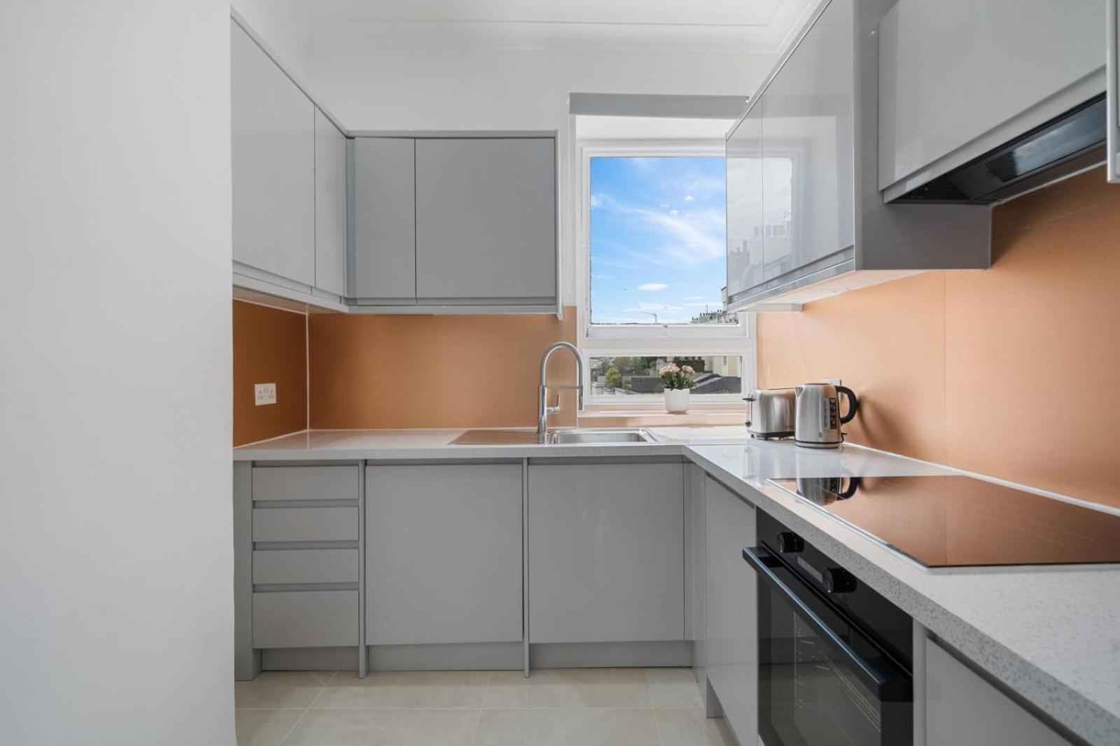 Eee Apartment London Bagian luar foto
