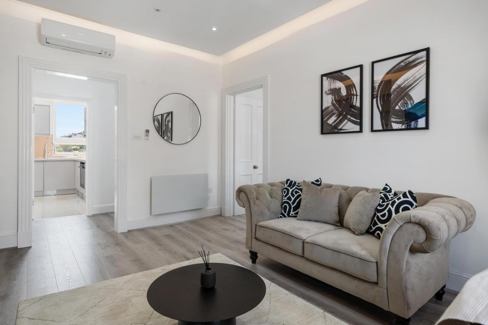 Eee Apartment London Bagian luar foto